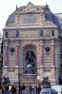 La fontaine de la Place Saint Michel