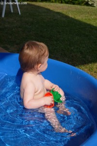 Little Miss Sunshine dans la piscine